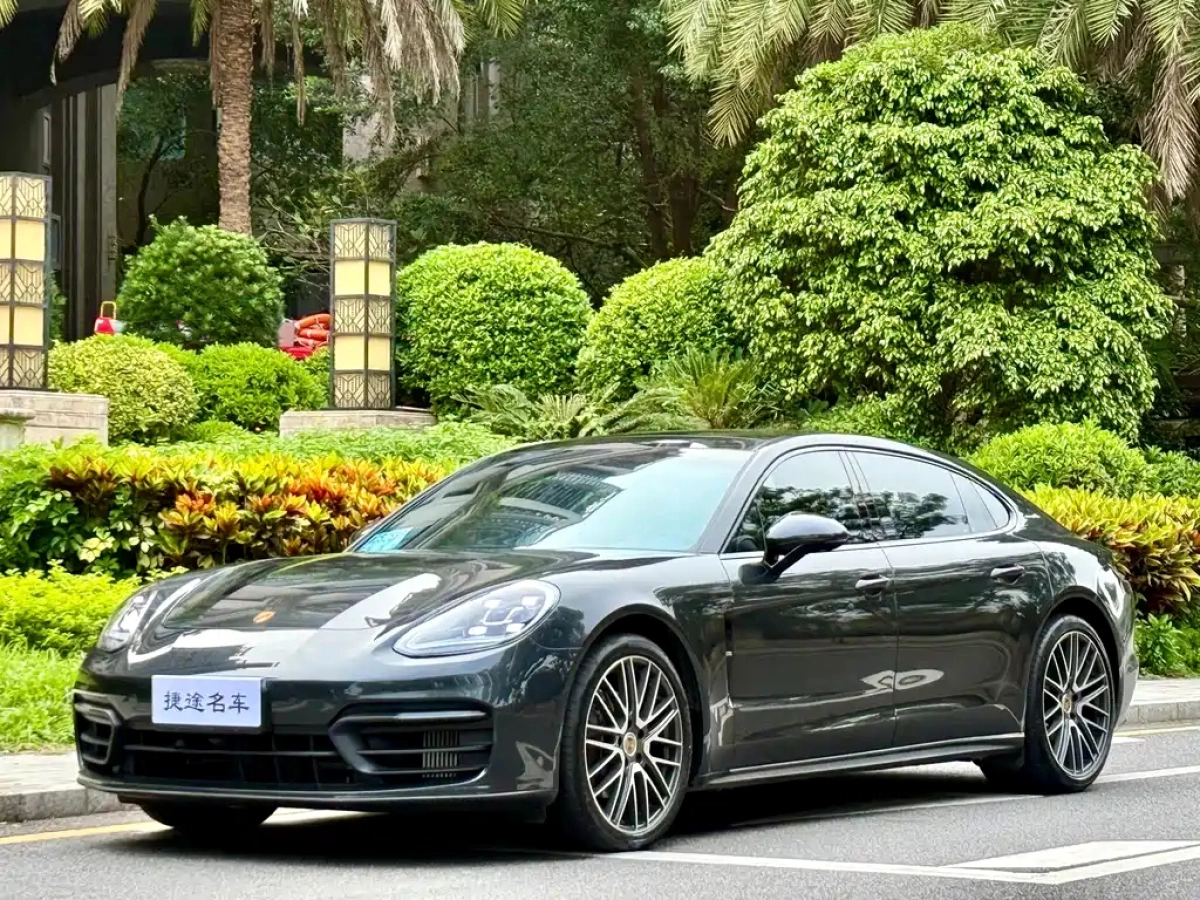 PORSCHE PANAMERA