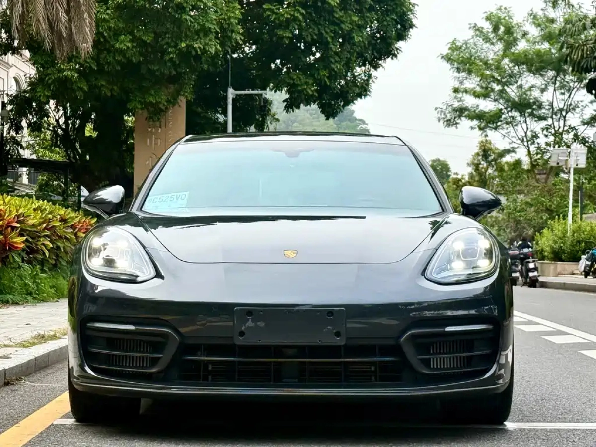 PORSCHE PANAMERA