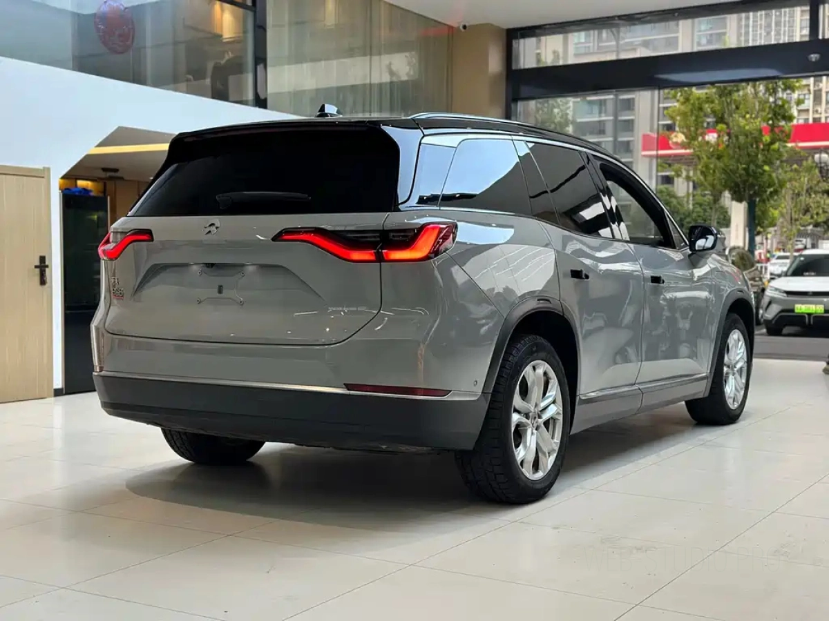 NIO ES8