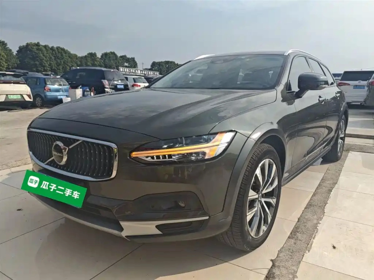 VOLVO V90  2020
