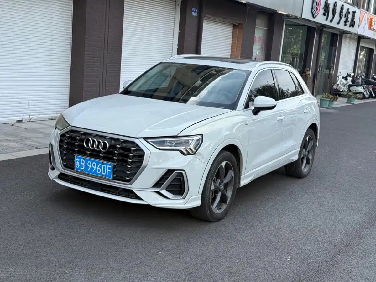 AUDI Q3