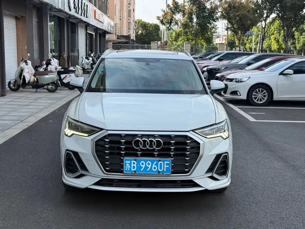 AUDI Q3