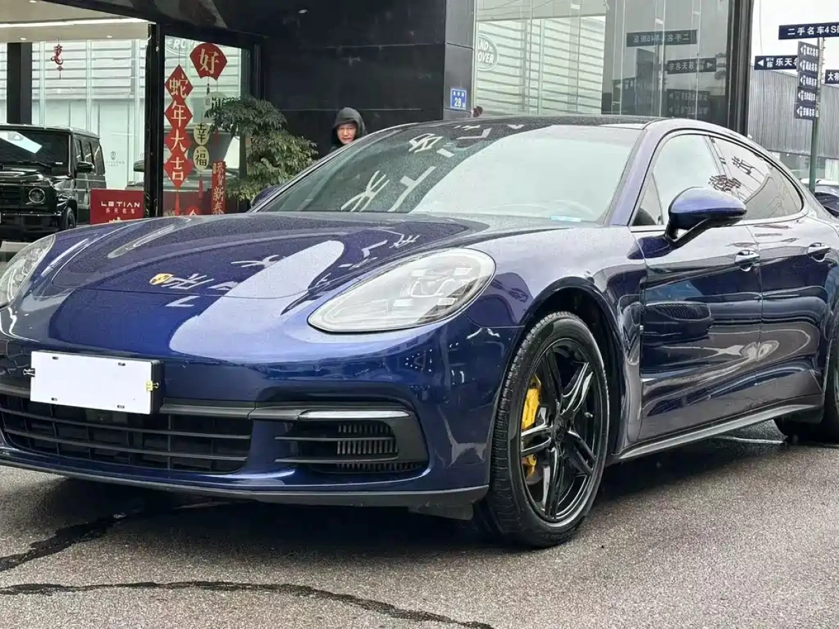 PORSCHE PANAMERA
