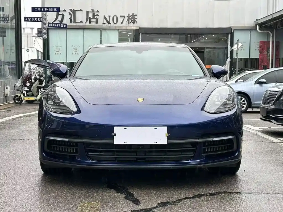 PORSCHE PANAMERA