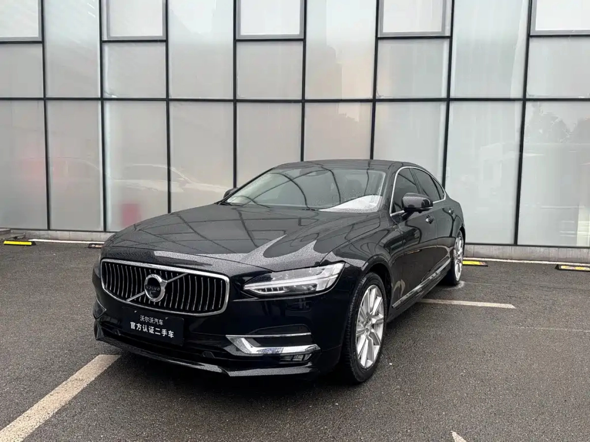 VOLVO S90