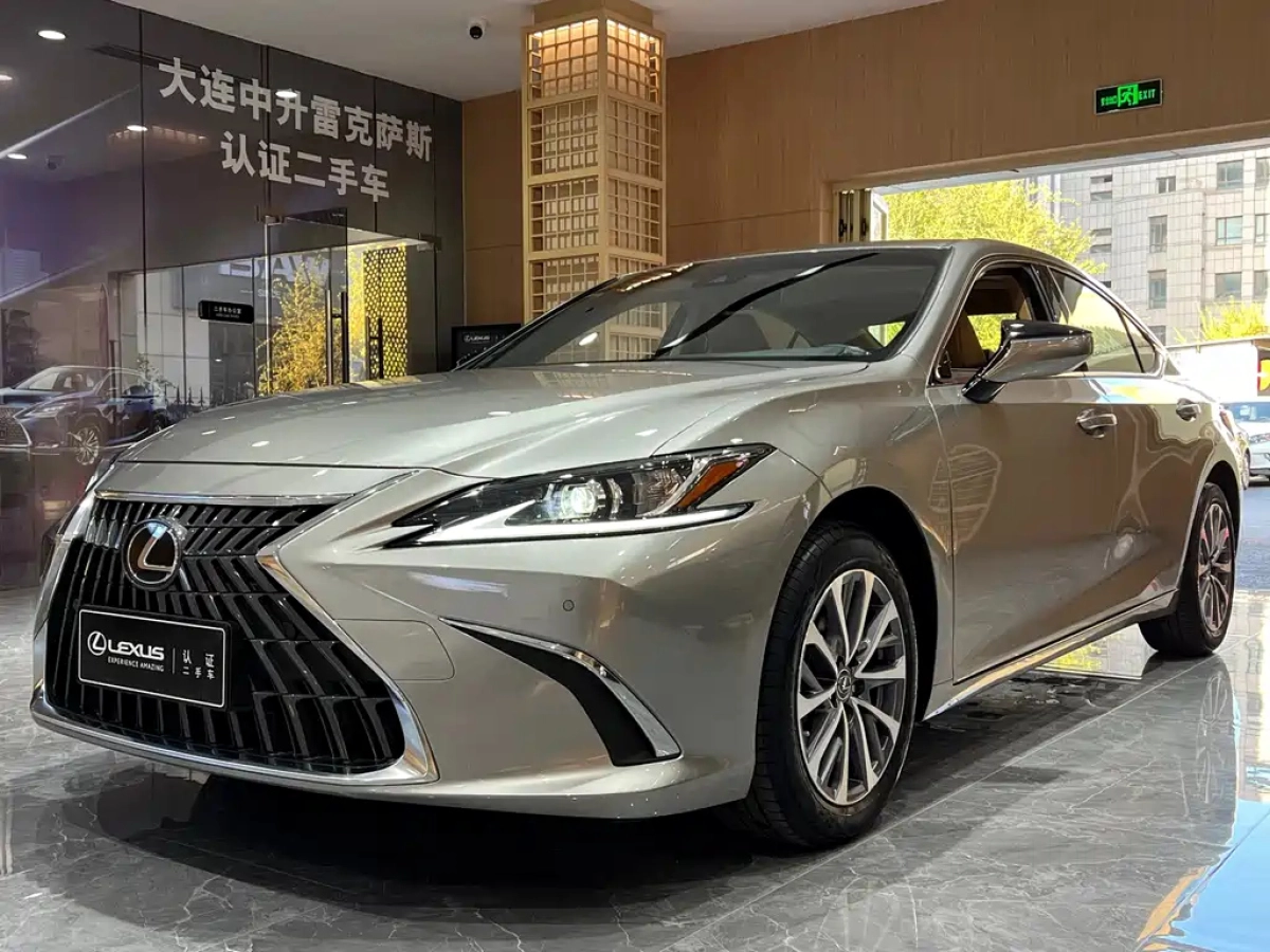 LEXUS ES  2024