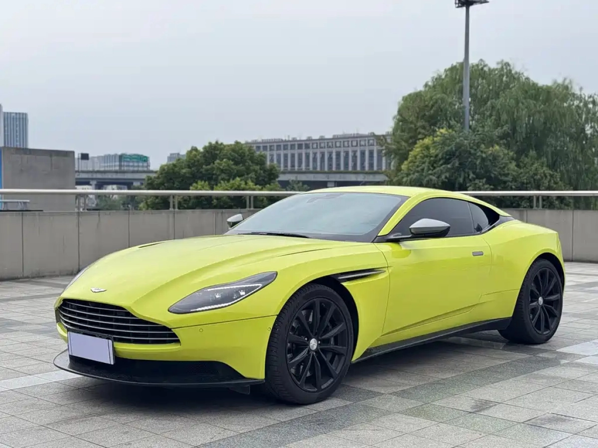 ASTON MARTIN DB11  2023