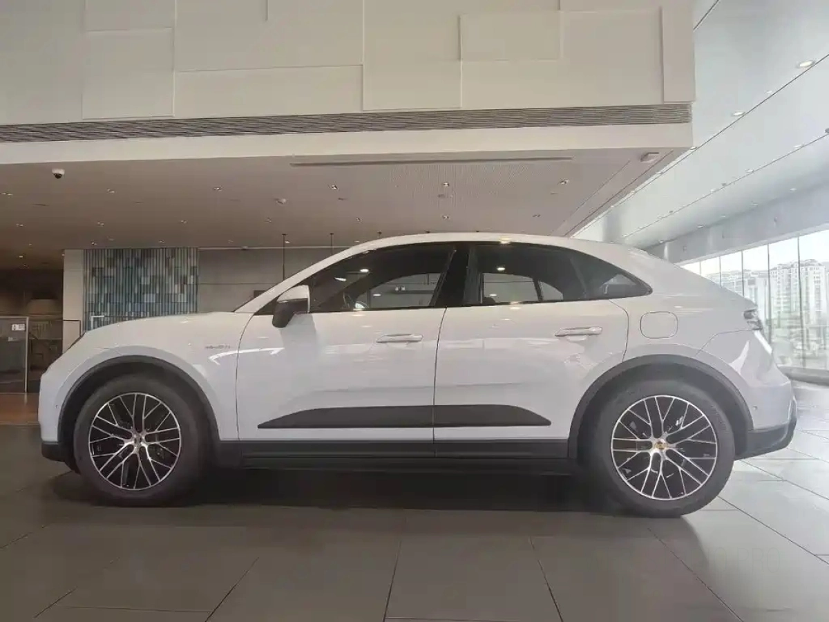 PORSCHE MACAN NEW ENERGY