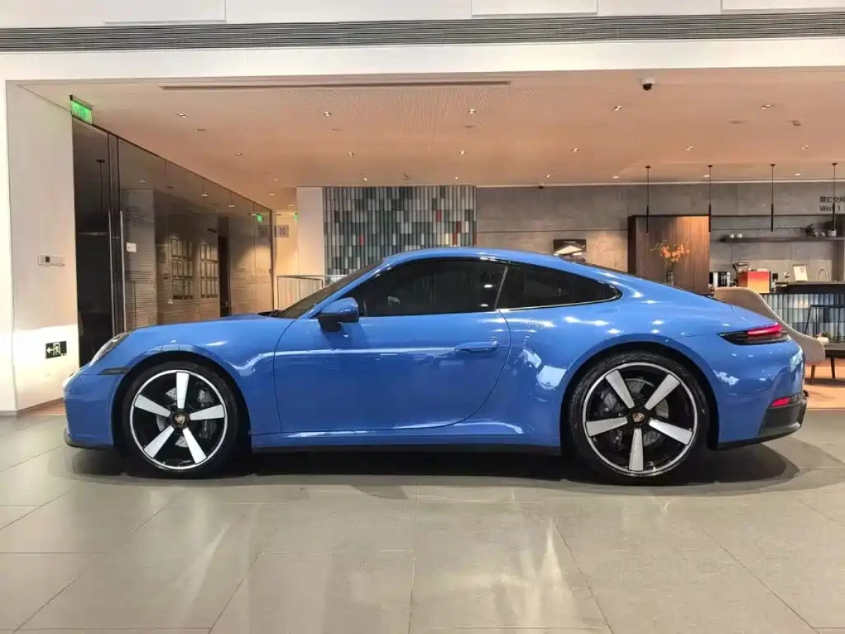 PORSCHE 911