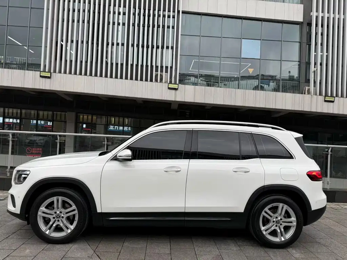 MERCEDES BENZ GLB