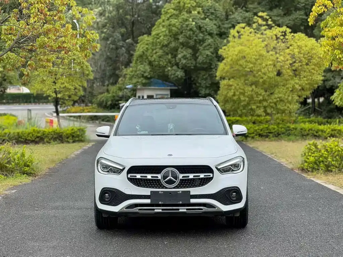 MERCEDES BENZ GLA