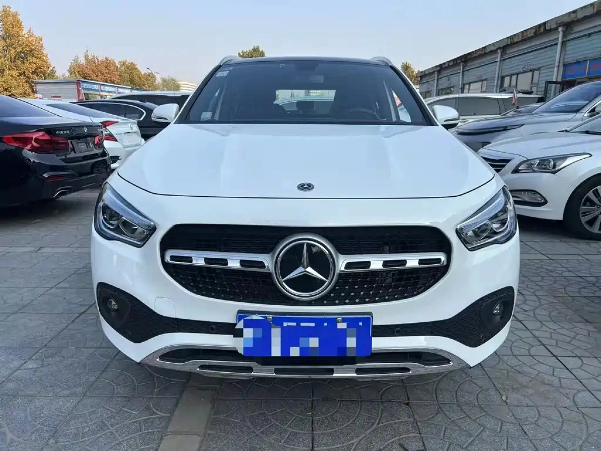 MERCEDES BENZ GLA
