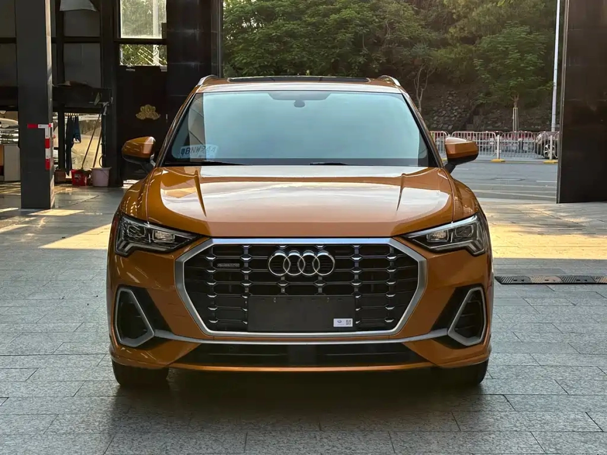 AUDI Q3