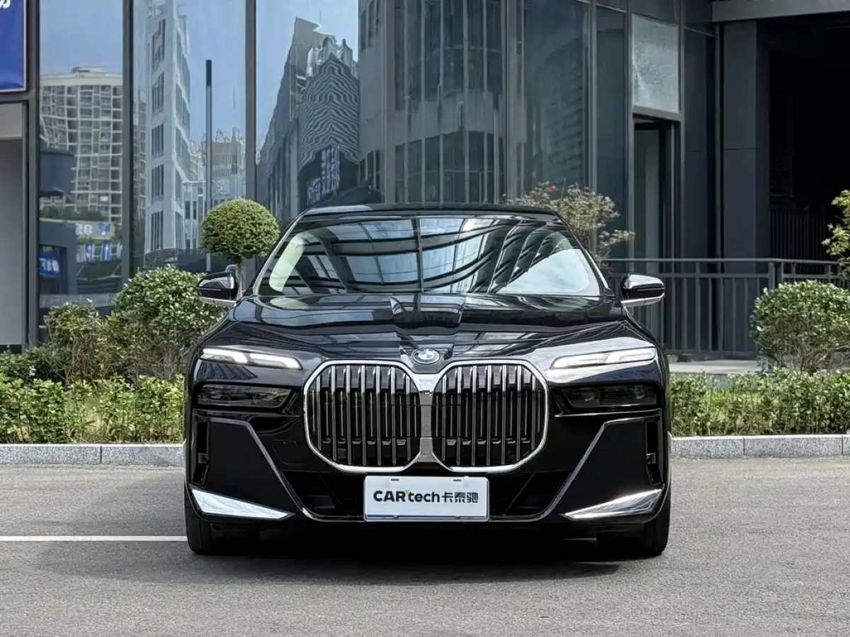 BMW 7-SERIES