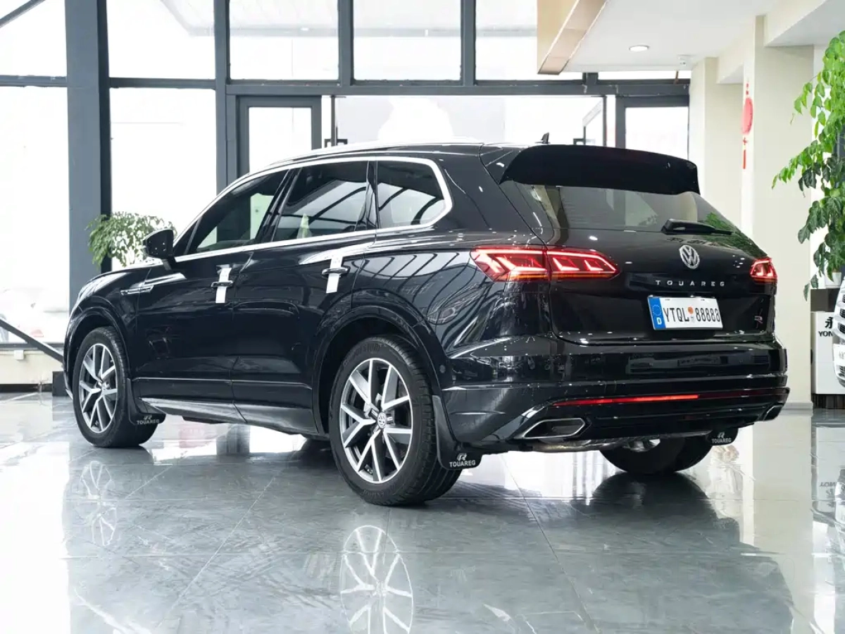 VOLKSWAGEN TOUAREG