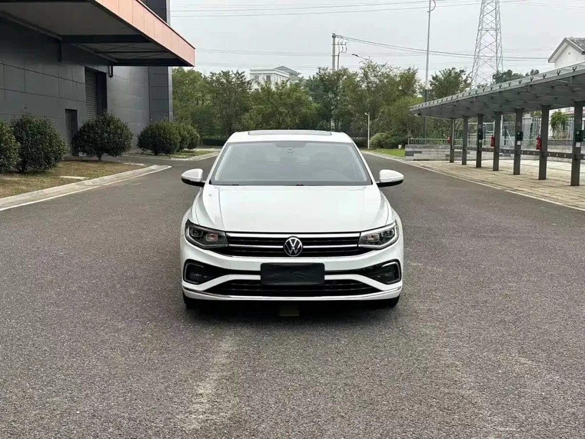 VOLKSWAGEN BORA  2022