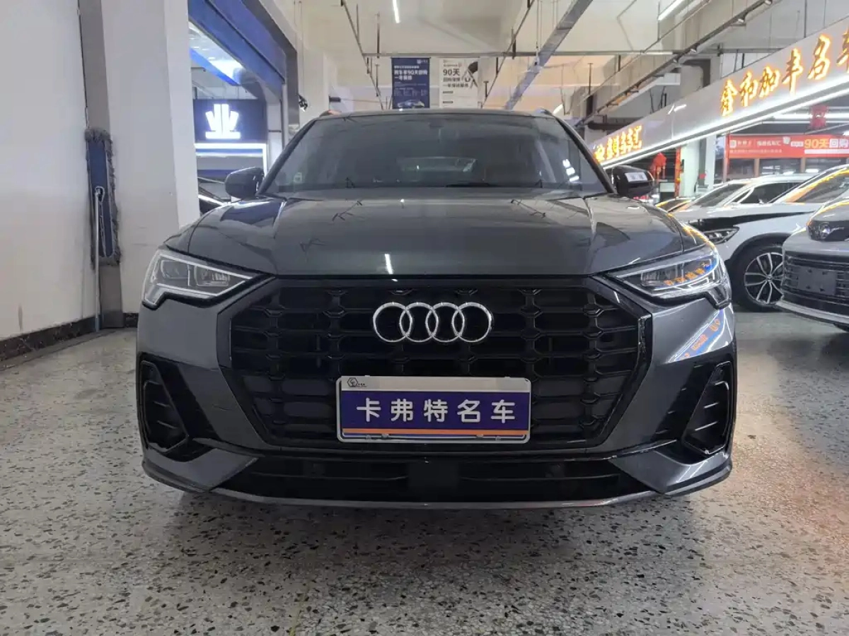 AUDI Q3