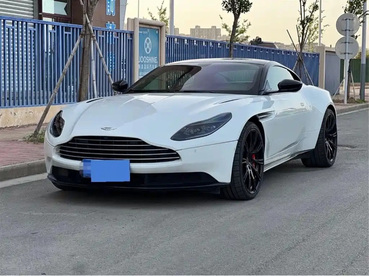 ASTON MARTIN DB11  2019
