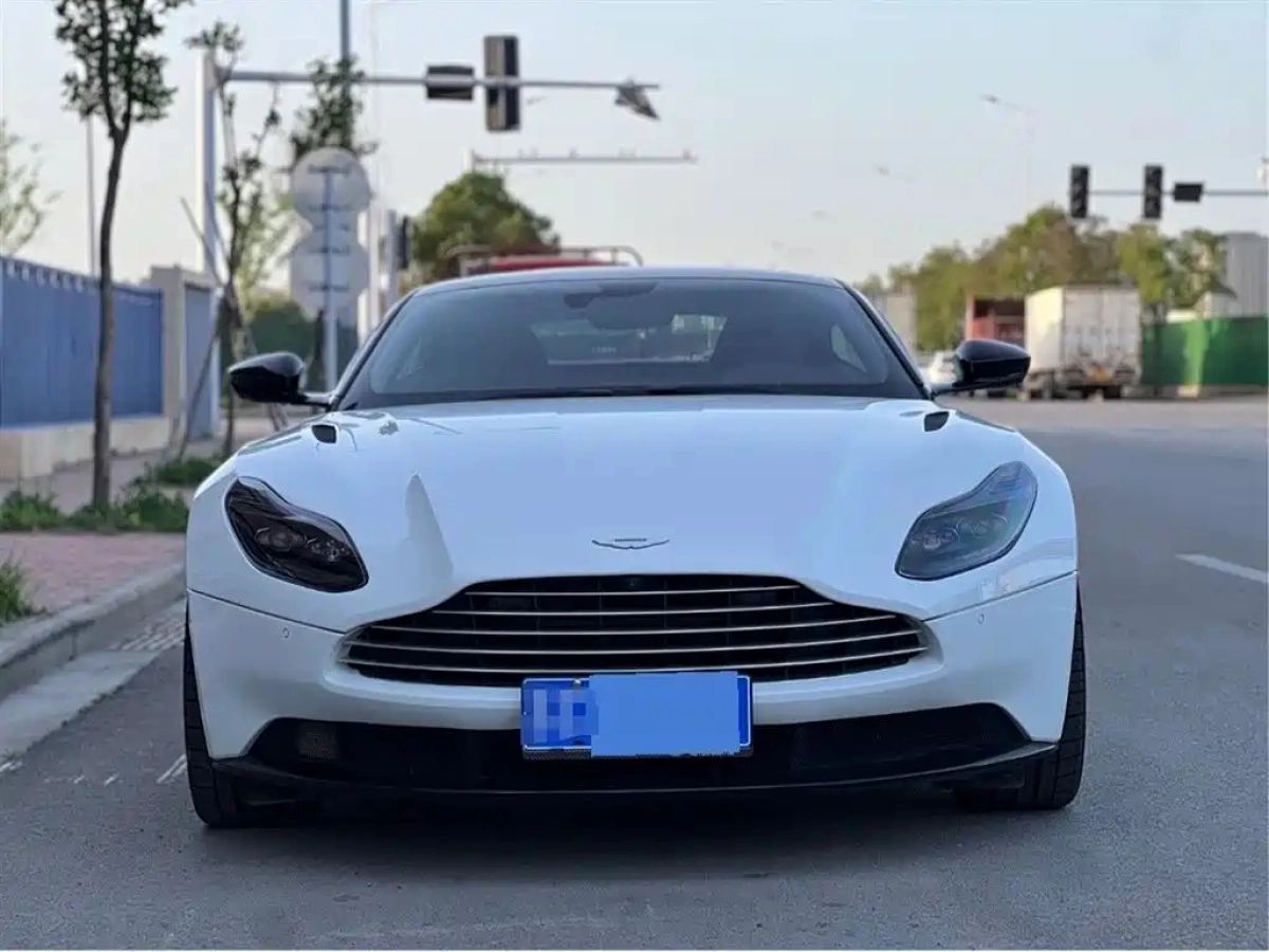 ASTON MARTIN DB11