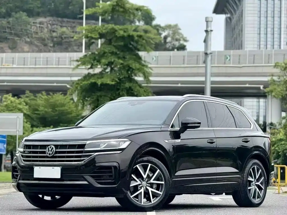 VOLKSWAGEN TOUAREG