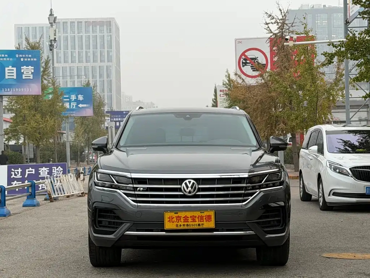 VOLKSWAGEN TOUAREG