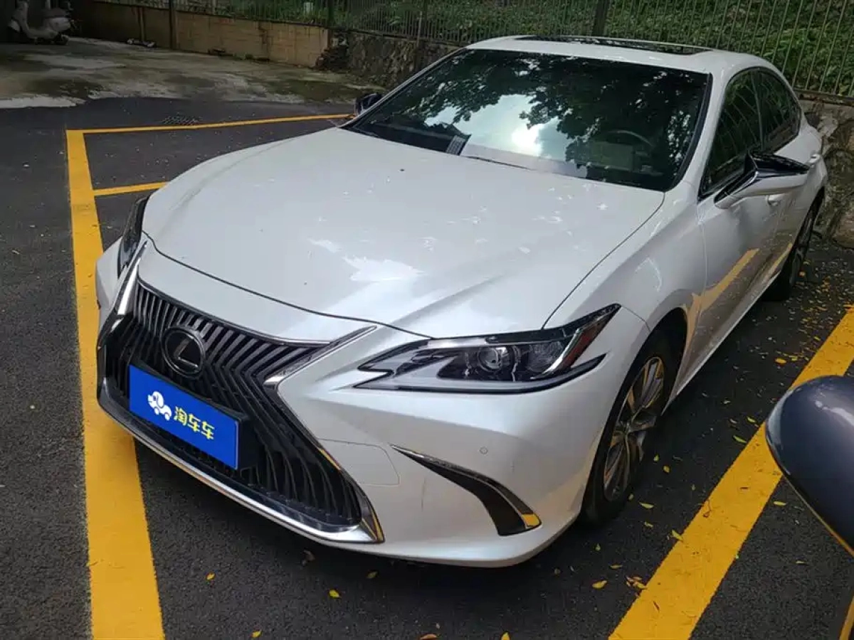 LEXUS ES  2020