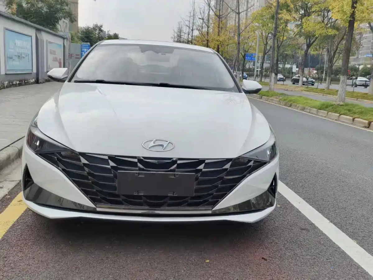 HYUNDAI ELANTRA