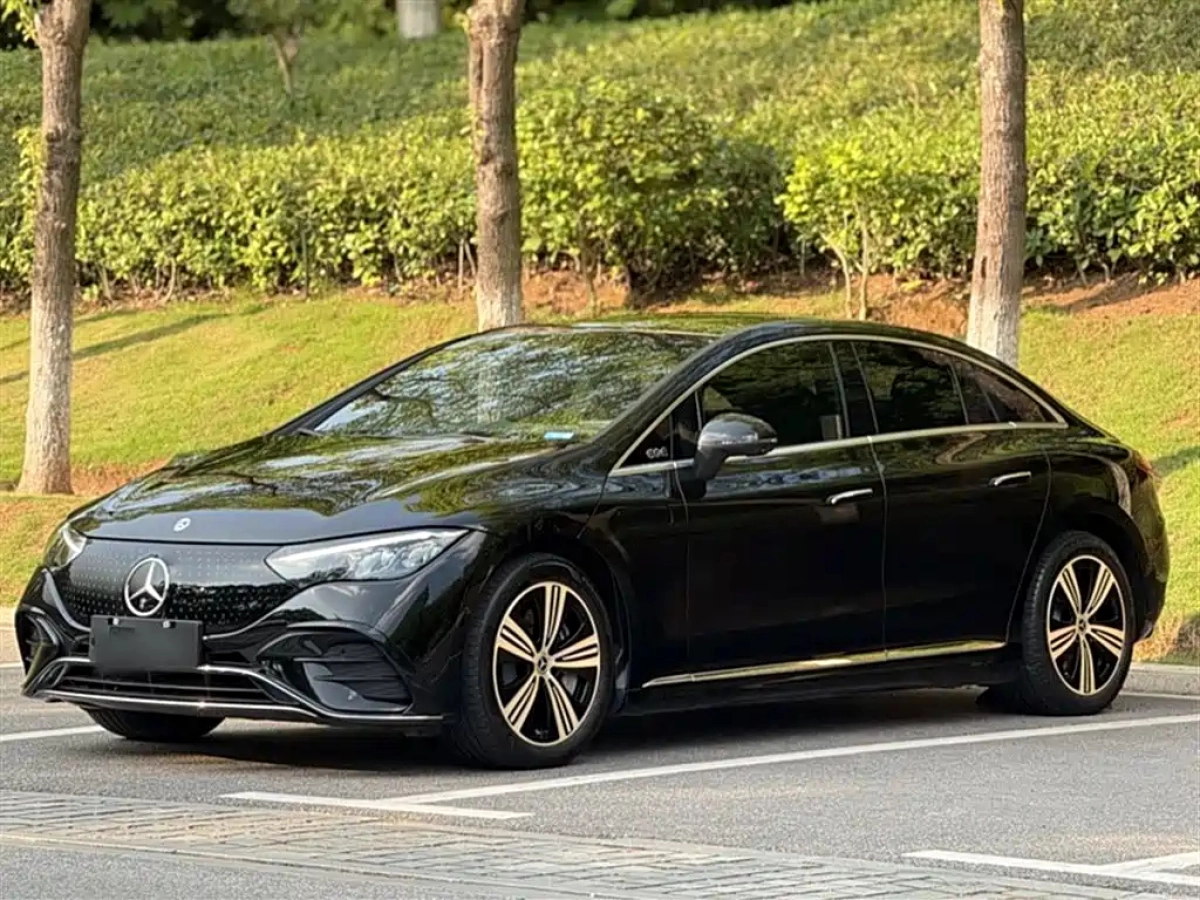 MERCEDES BENZ EQE  2024