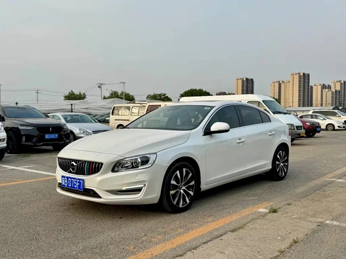VOLVO S60  2020
