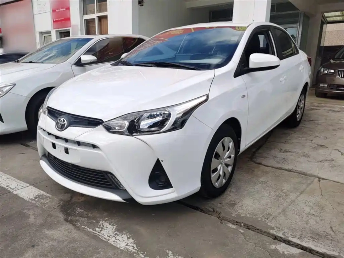 TOYOTA YARIS L INDULGENCE  2021