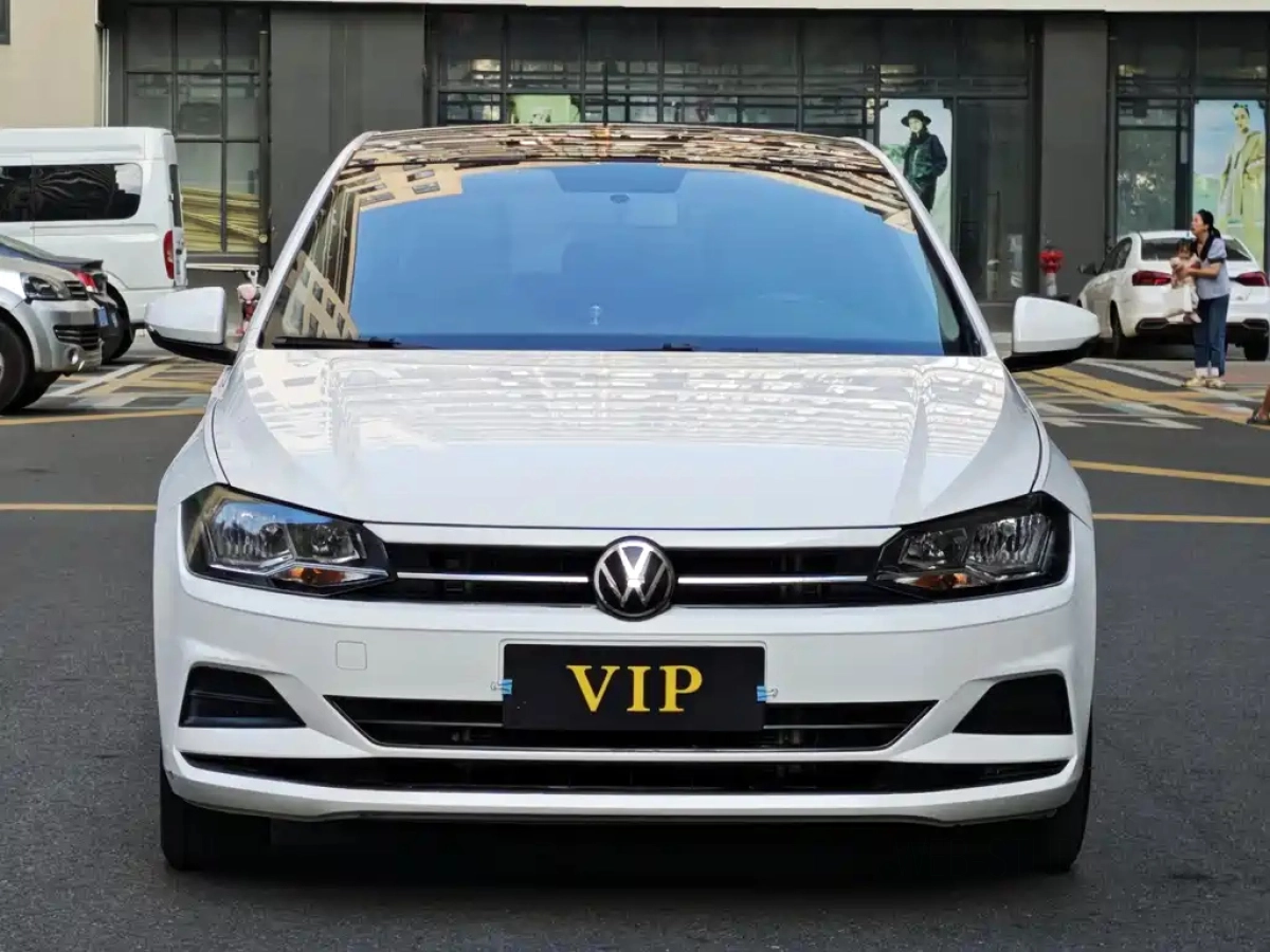 VOLKSWAGEN POLO