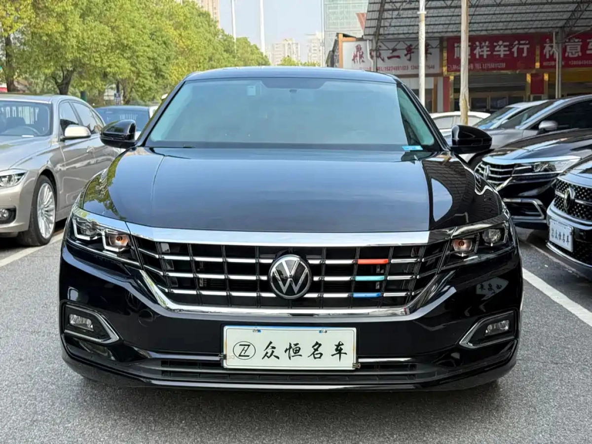 VOLKSWAGEN PASSAT