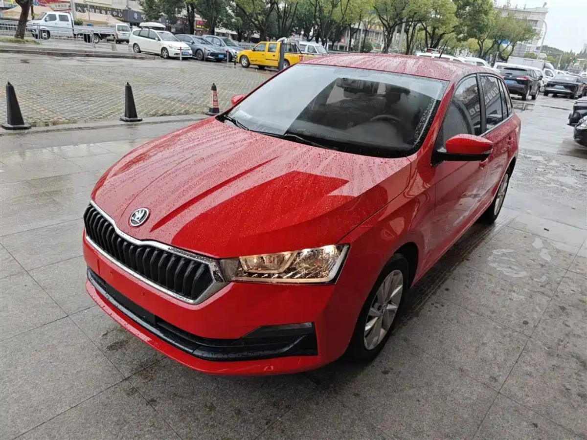 SKODA RAPID SPACEBACK