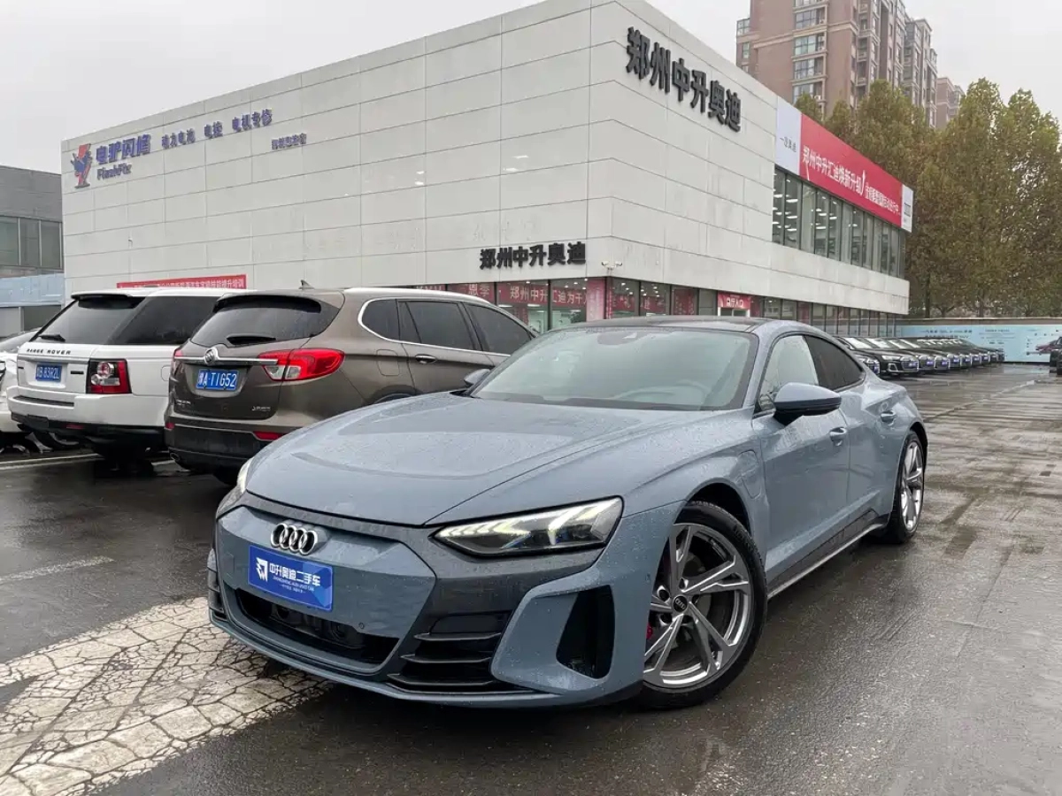 AUDI E-TRON GT  2024