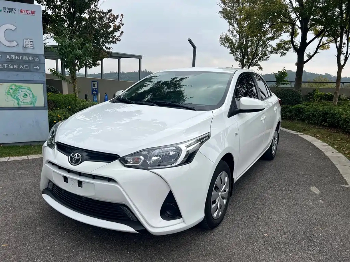 TOYOTA YARIS L INDULGENCE  2020