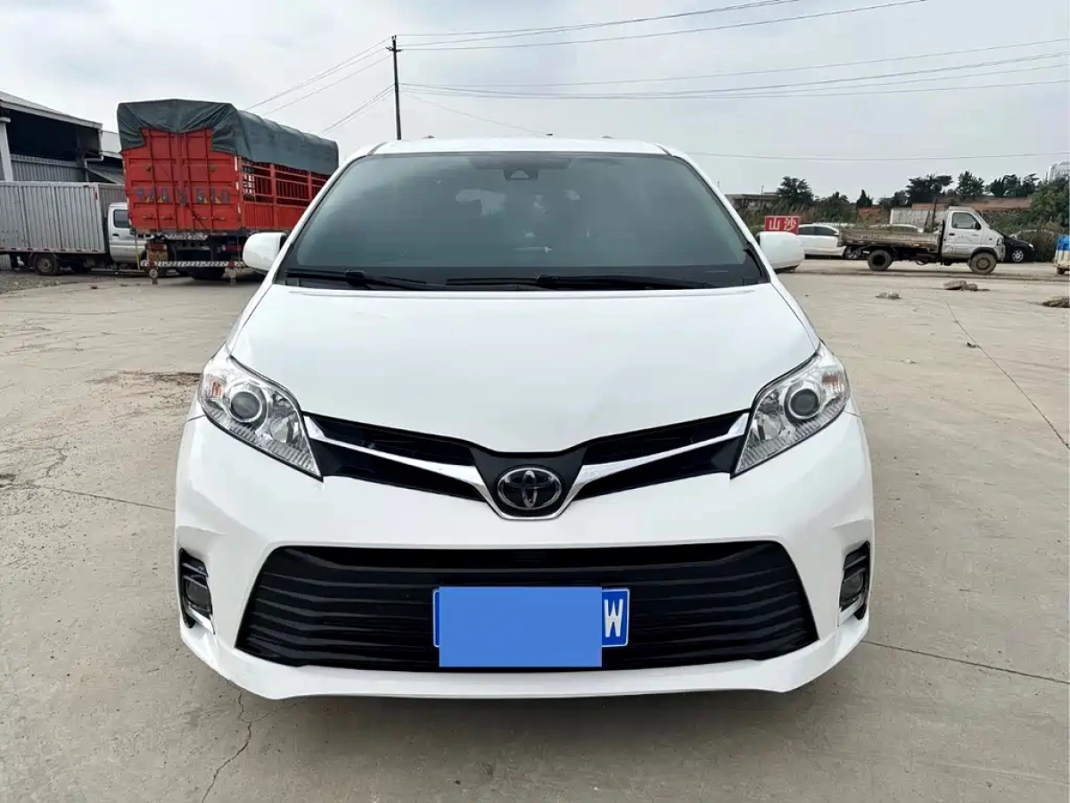 TOYOTA SIENNA