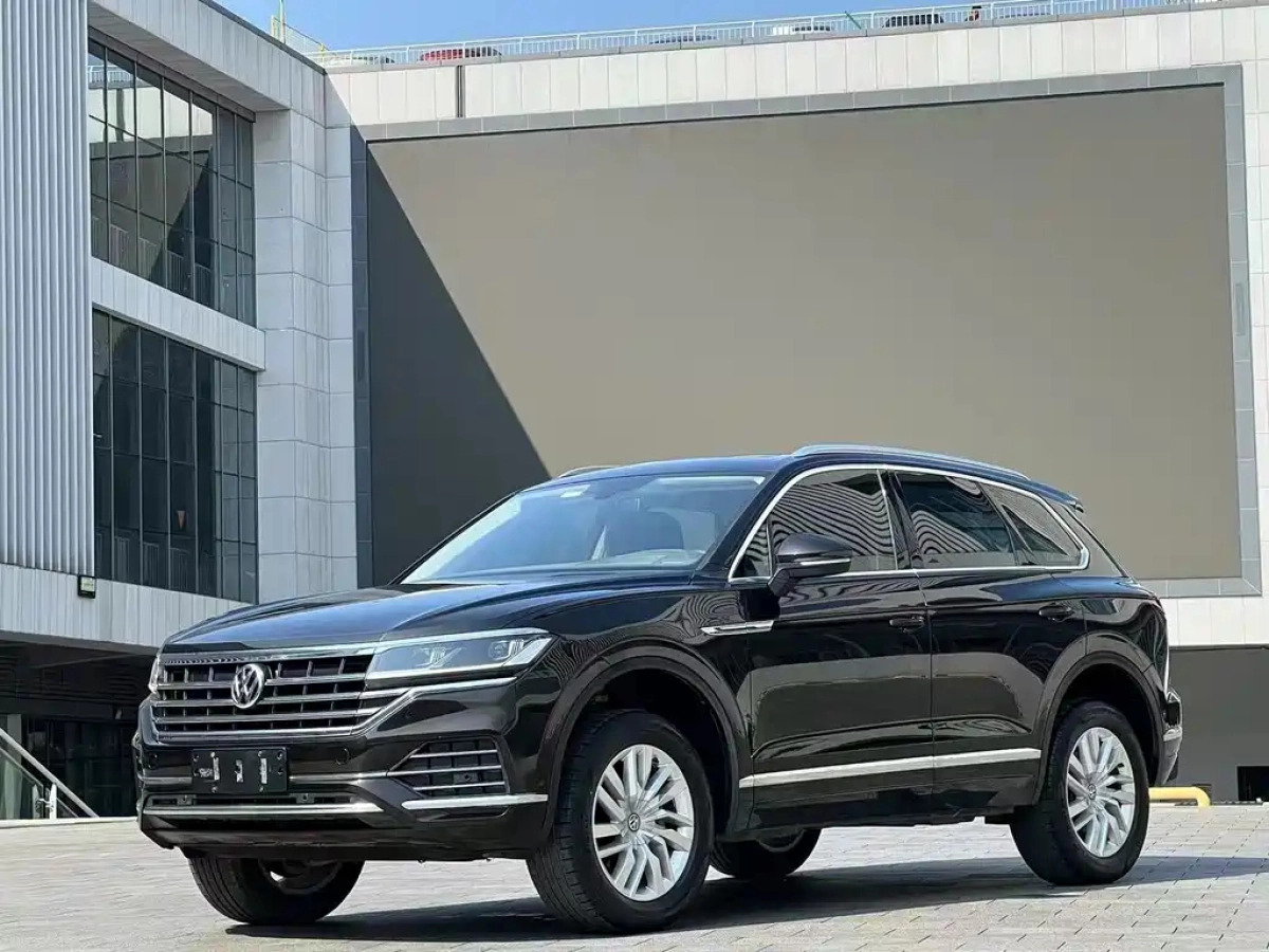 VOLKSWAGEN TOUAREG