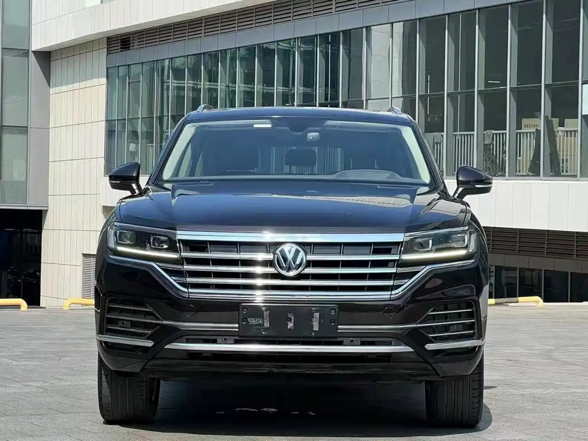 VOLKSWAGEN TOUAREG