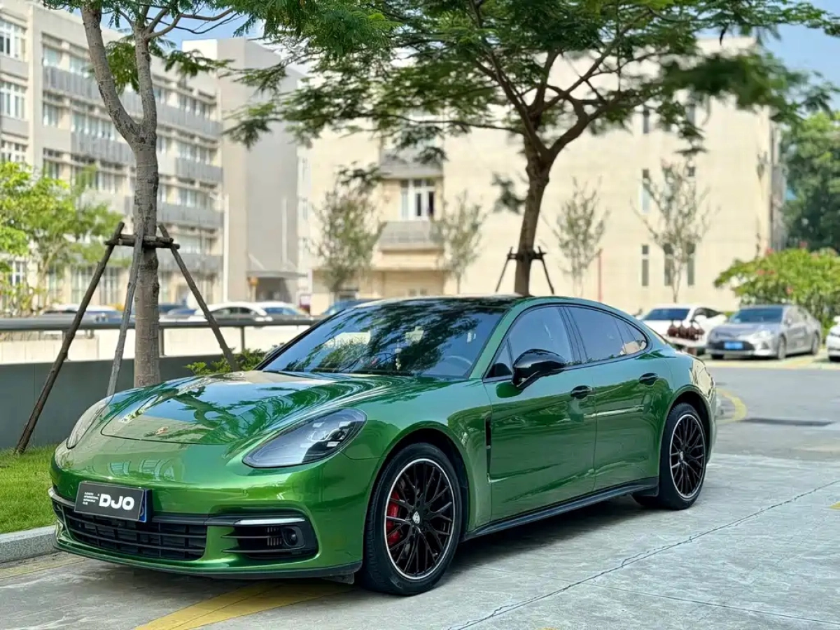PORSCHE PANAMERA