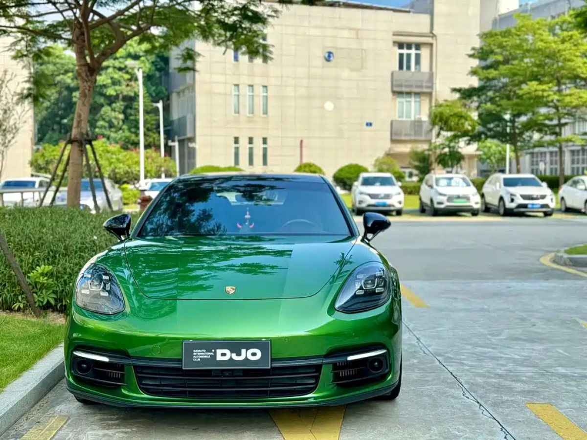 PORSCHE PANAMERA