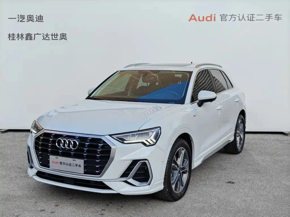 AUDI Q3