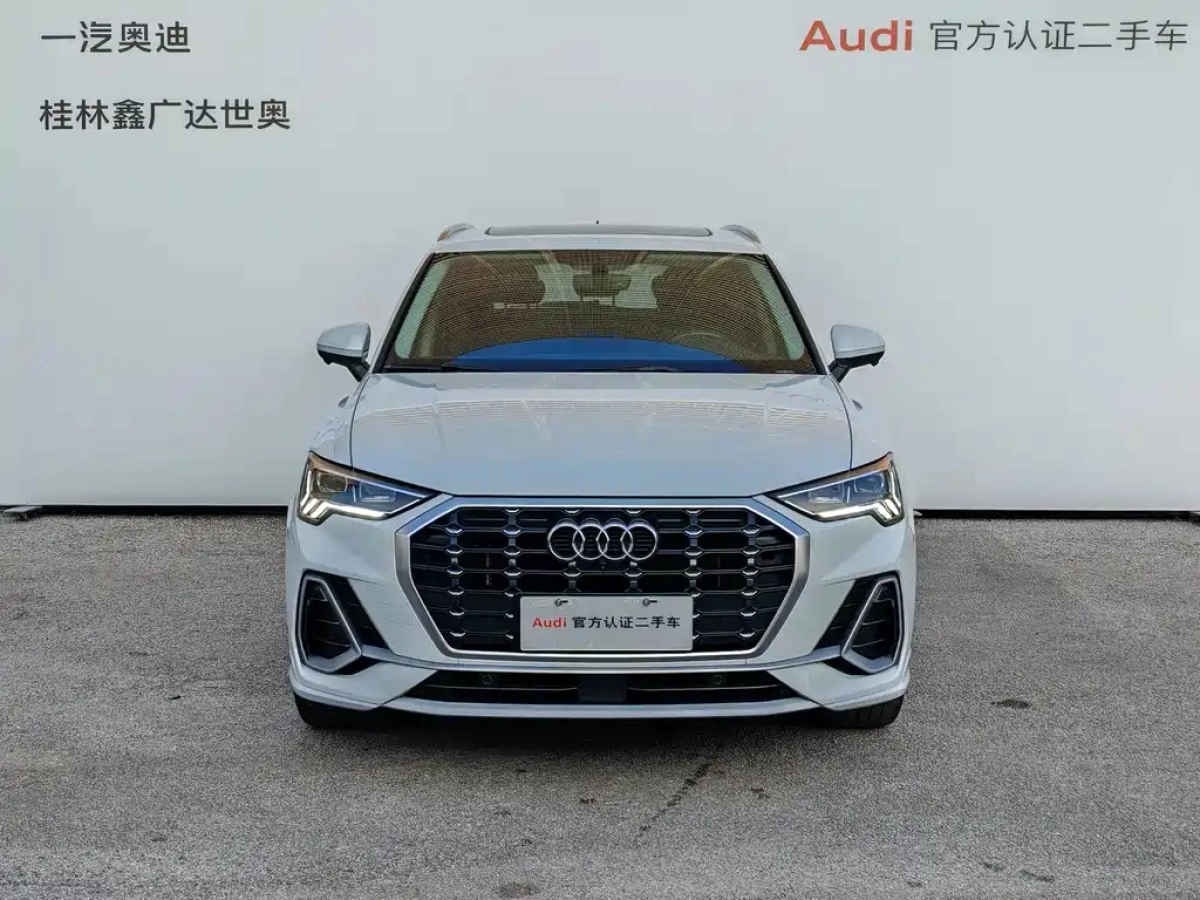 AUDI Q3