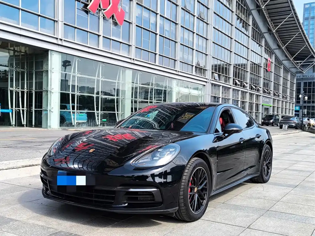 PORSCHE PANAMERA