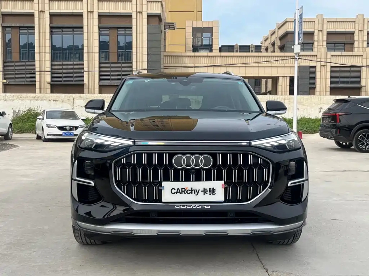 AUDI Q6