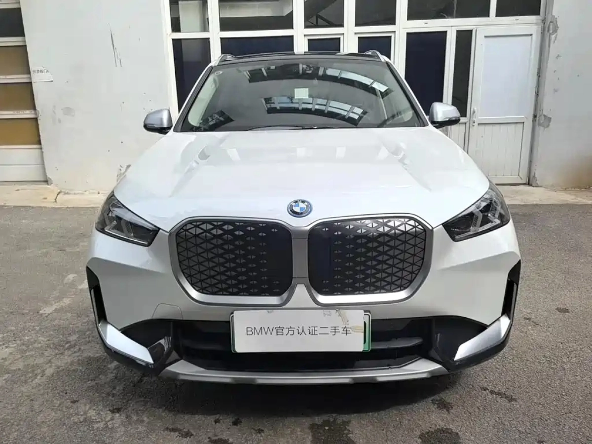 BMW IX1