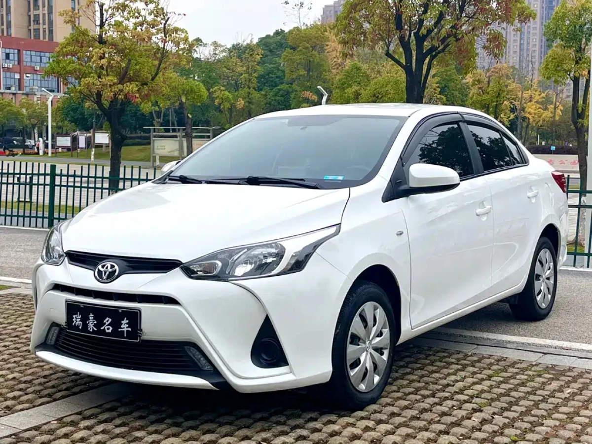 TOYOTA YARIS L INDULGENCE  2020