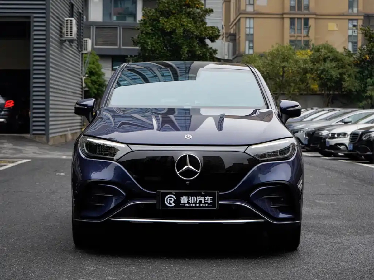 MERCEDES BENZ EQE SUV