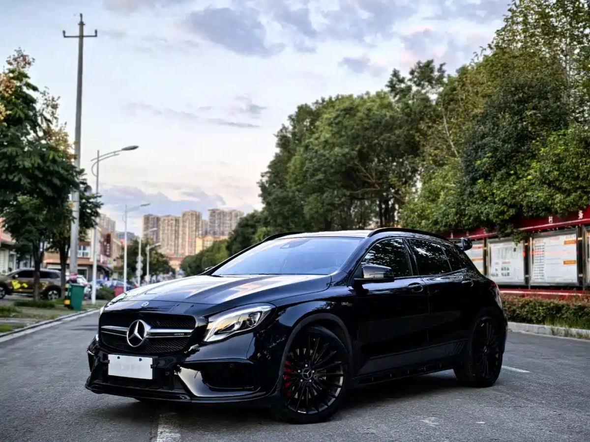 MERCEDES BENZ GLA AMG  2019