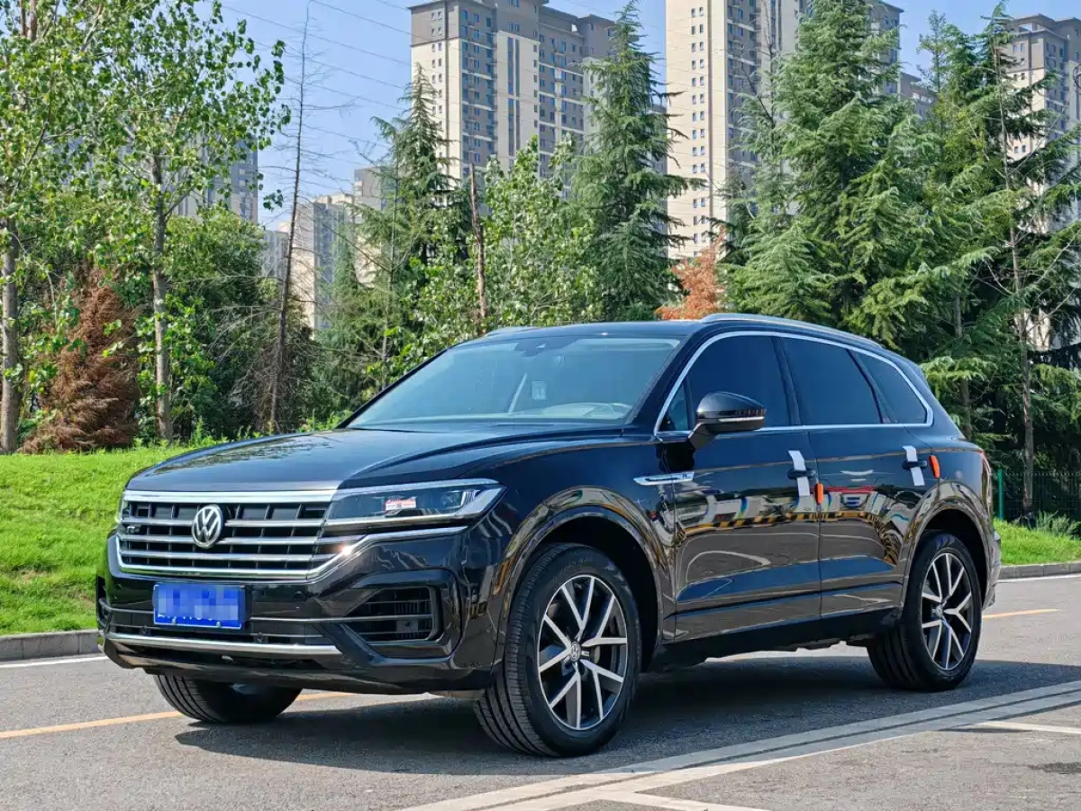 VOLKSWAGEN TOUAREG