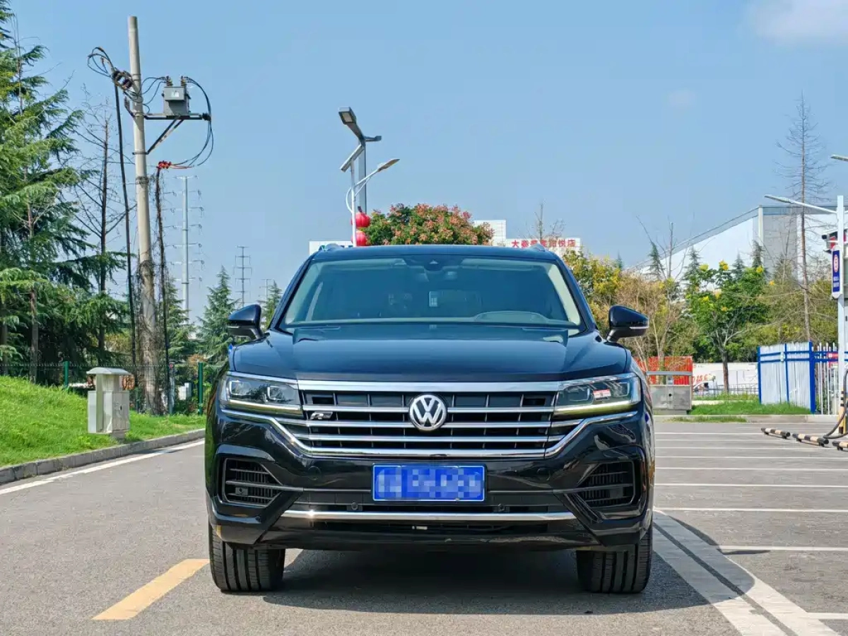 VOLKSWAGEN TOUAREG